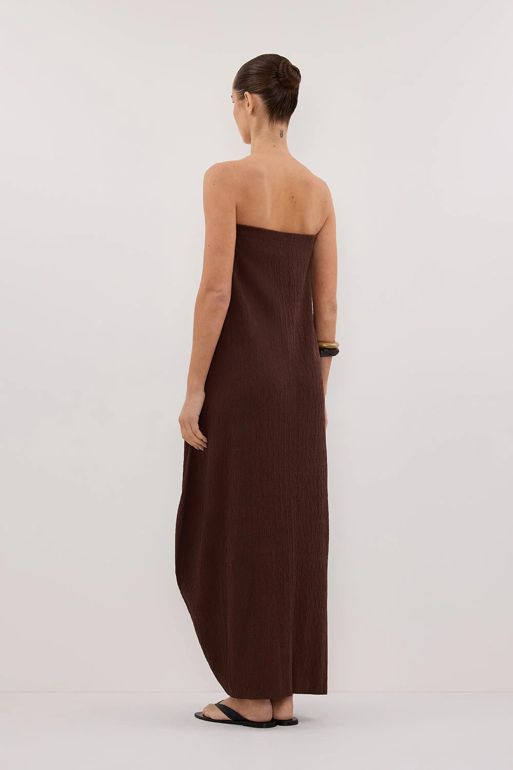 ALIAS CHOC TEXTURED KNIT STRAPLESS MIDI DRESS - Image 4