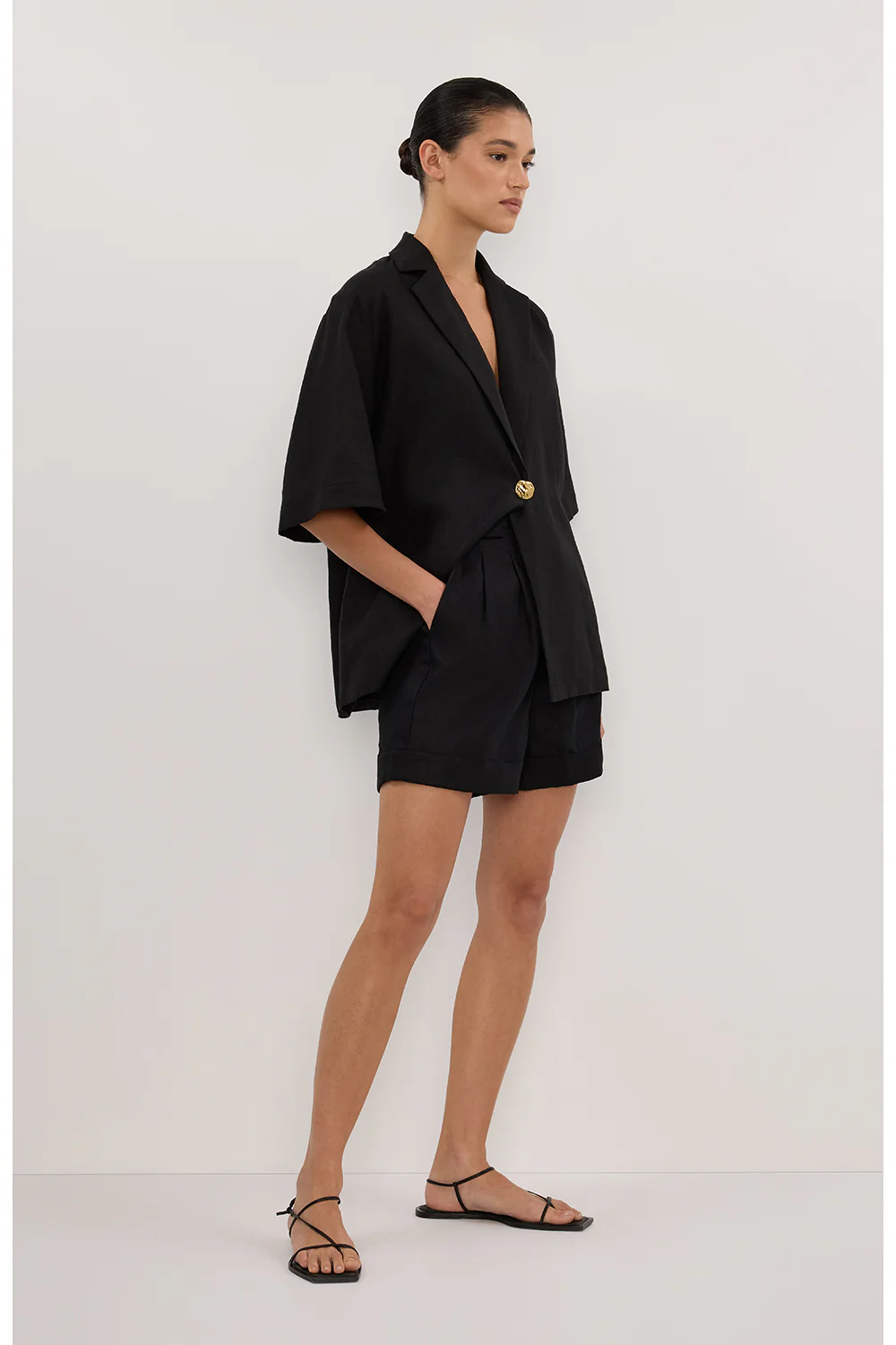 ALONDRA BLACK LINEN SHORT - Image 3