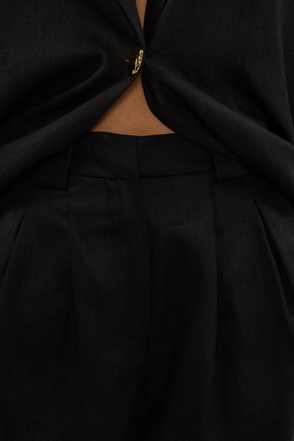 ALONDRA BLACK LINEN SHORT - Image 5