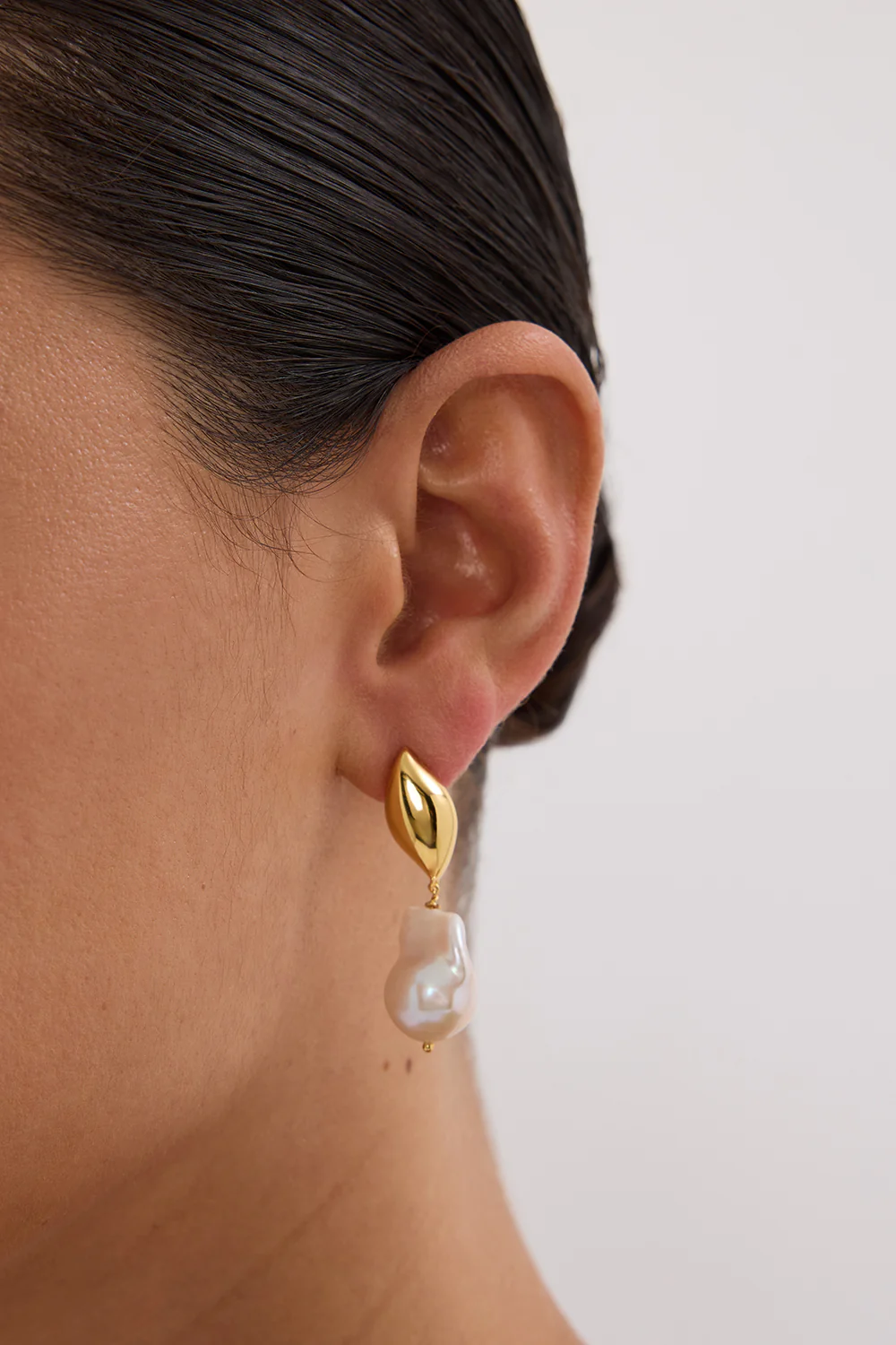 AMBER SCEATS ISOLA EARRING GOLD - Image 3