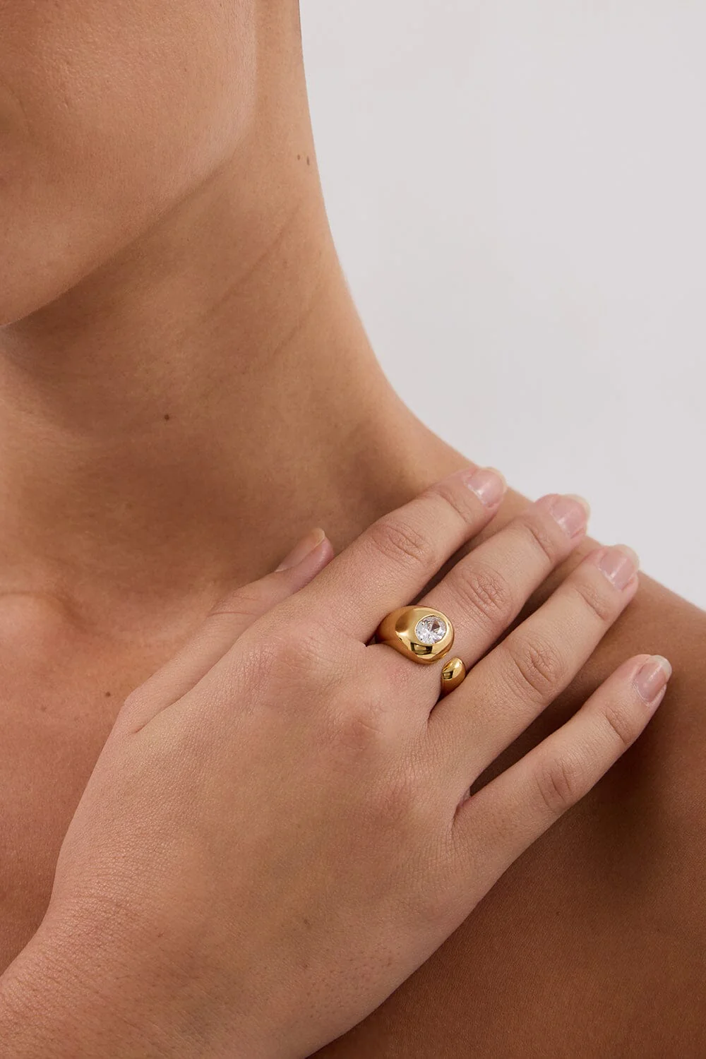AMBER SCEATS VESPER RING GOLD - Image 3