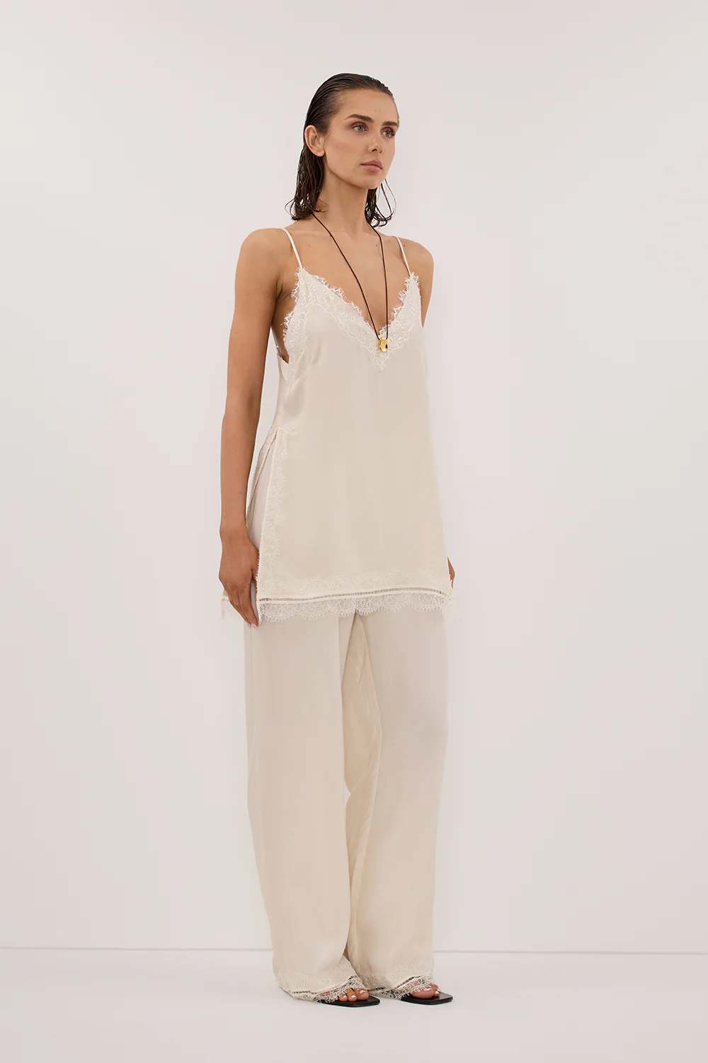 ANDREA SANDSTONE SLEEVELESS LACE CAMI TOP - Image 4