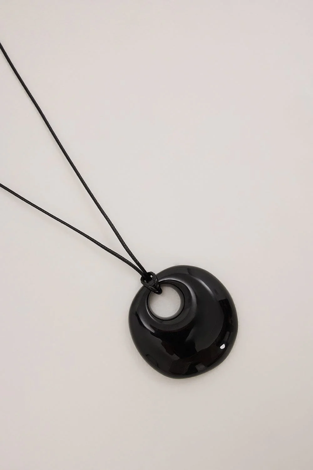 ANNA ROSSI RAINA PENDANT NECKLACE BLACK - Image 3