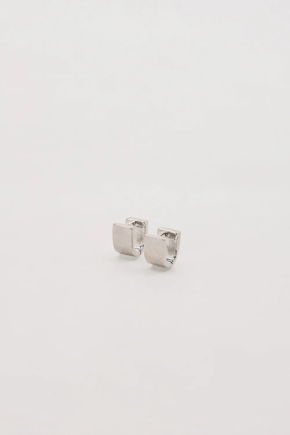 ANNA ROSSI WRAP HUGGIE RHODIUM SILVER