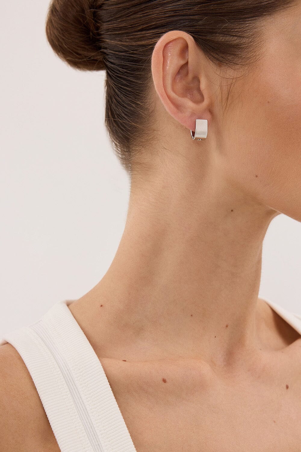 ANNA ROSSI WRAP HUGGIE RHODIUM SILVER - Image 3