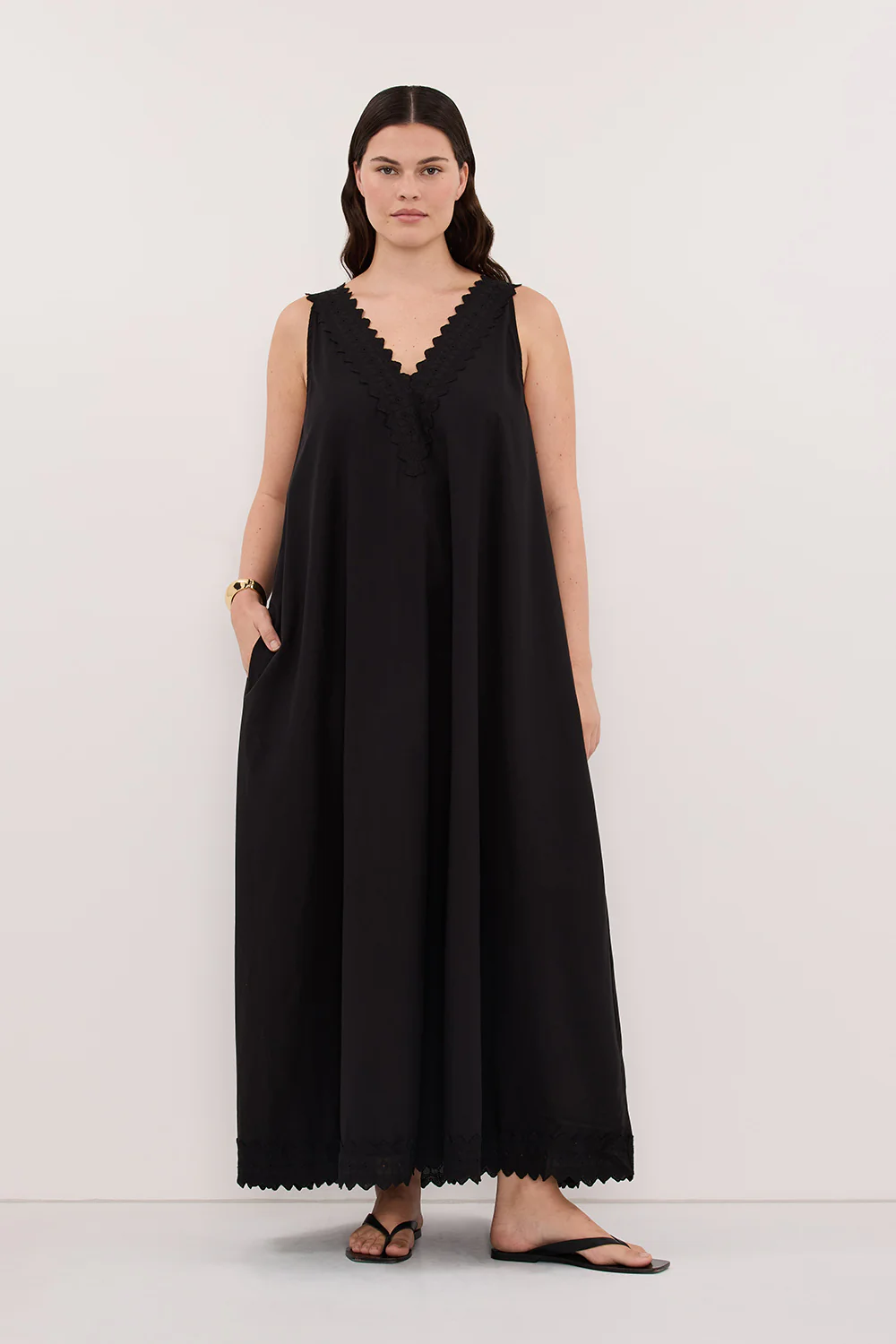 ANNABEL BLACK SLEEVELESS V NECK MIDI DRESS - Image 7
