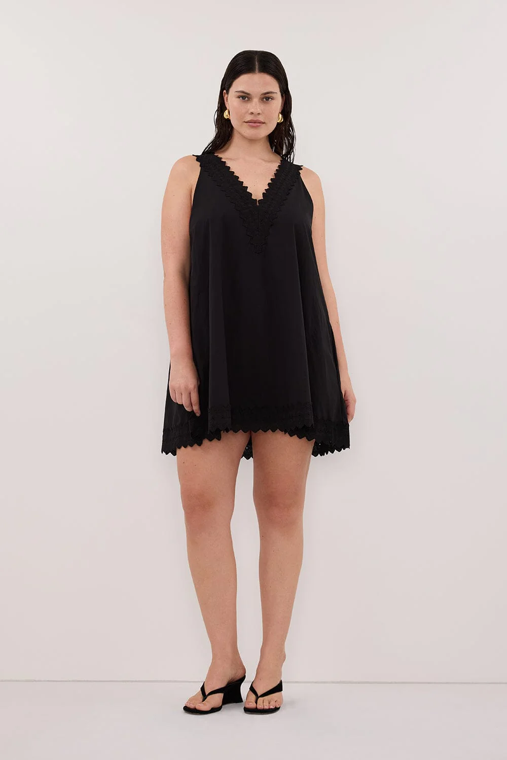 ANNABEL BLACK SLEEVELESS V NECK MINI DRESS - Image 6