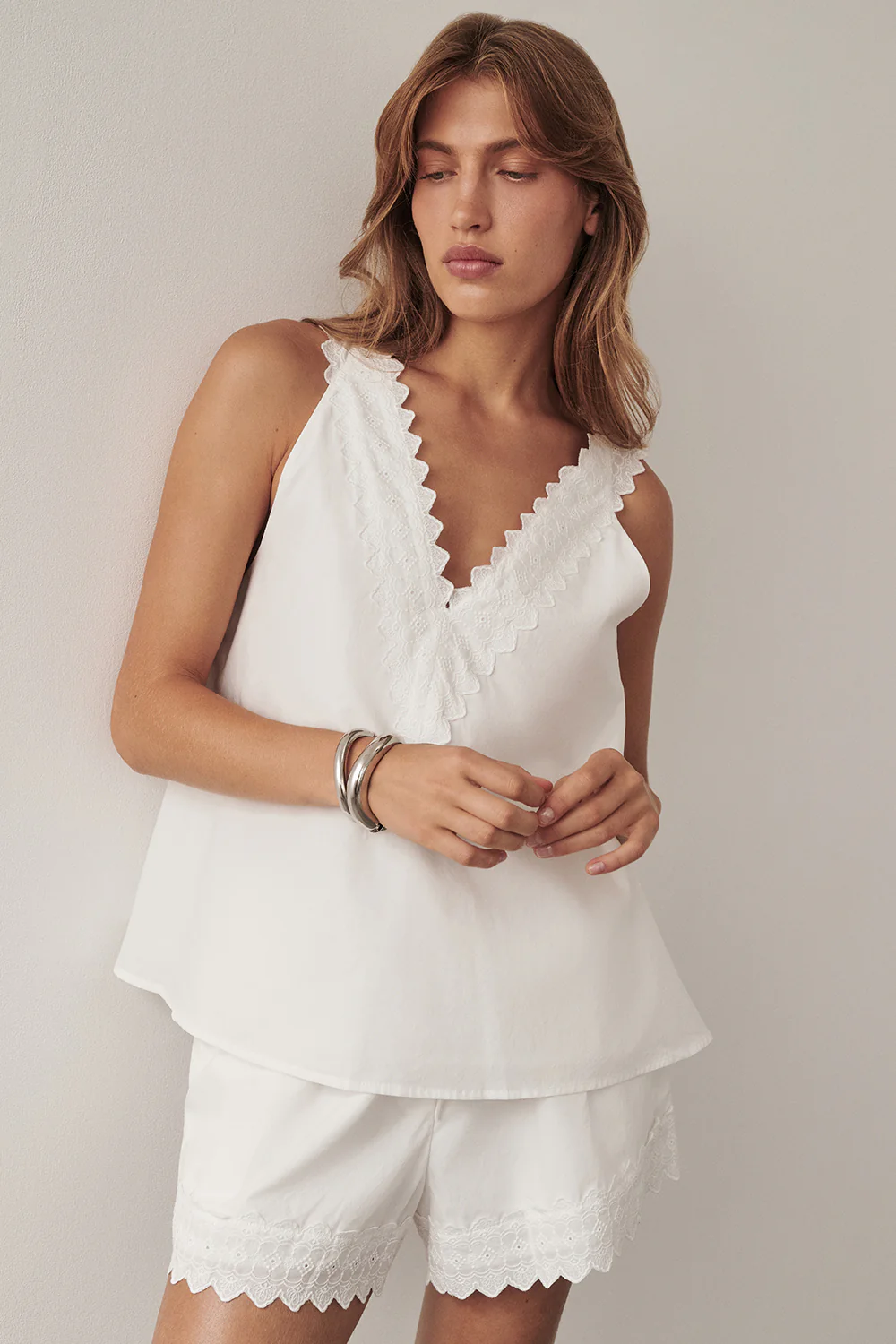 ANNABEL WHITE V NECK TOP - Image 7