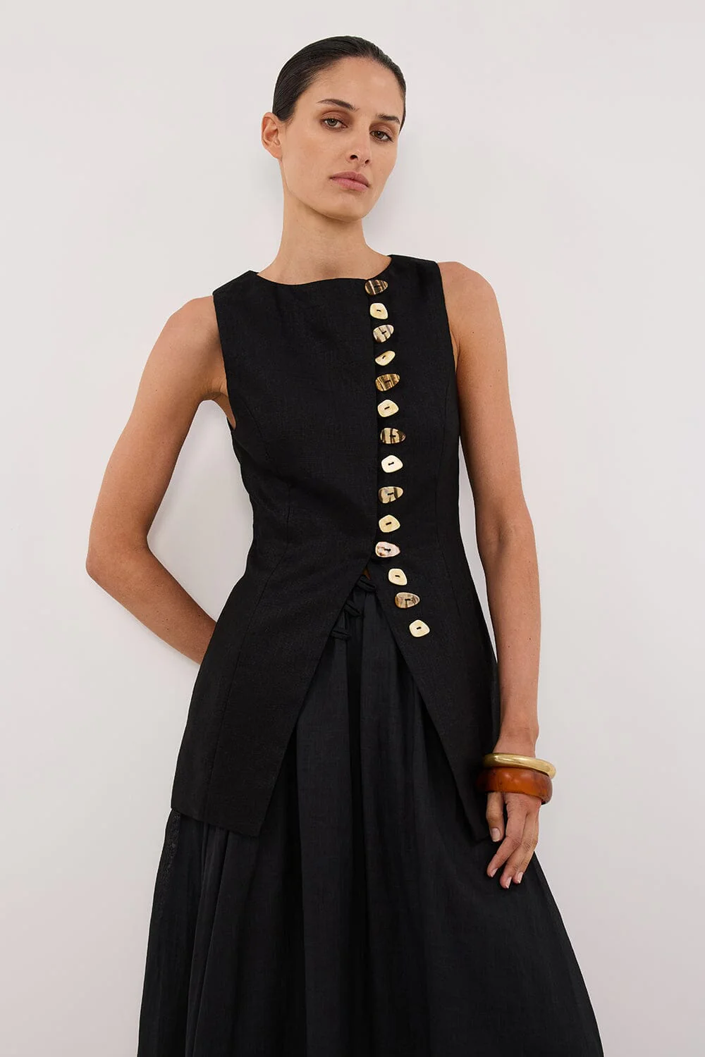 BAYLEE BLACK SLEEVELESS LINEN TOP - Image 2