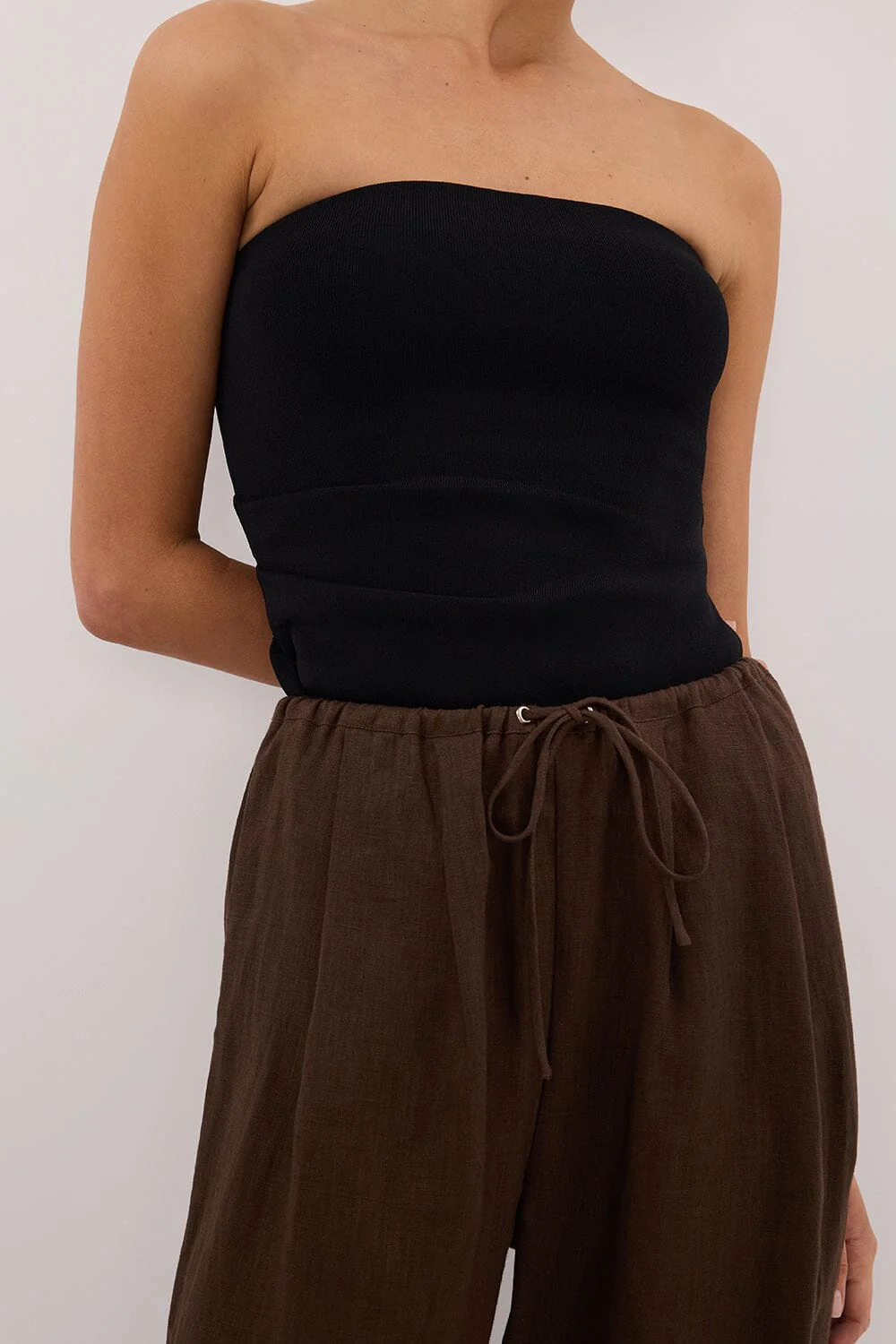 CARLA BITTER CHOC DRAWSTRING LINEN PANT - Image 5