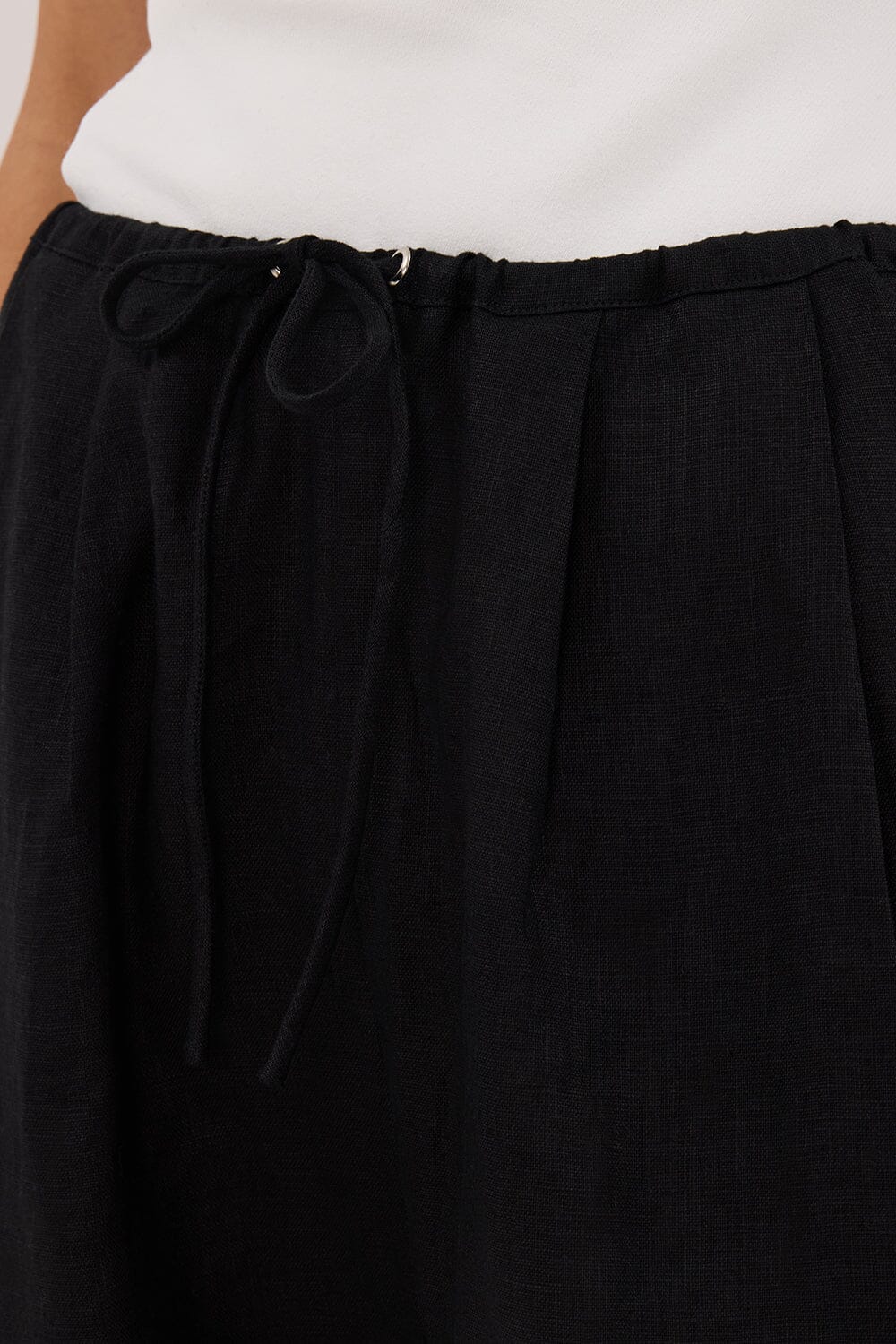 CARLA BLACK DRAWSTRING LINEN PANT - Image 5
