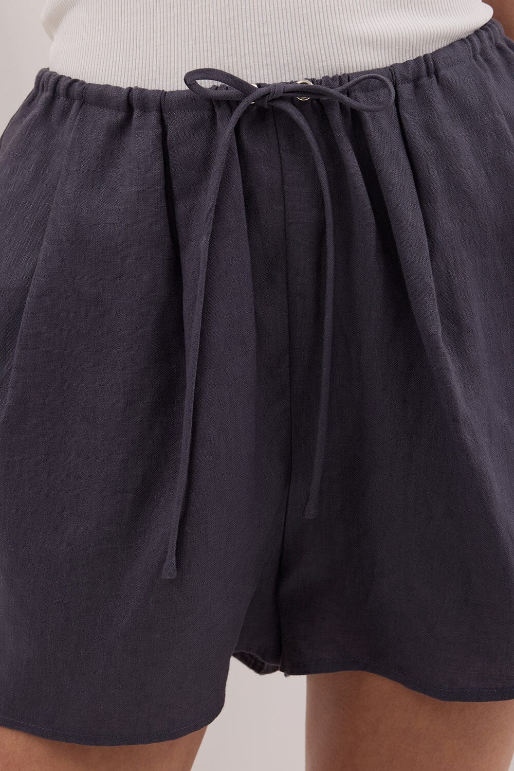 CARLA WASHED INDIGO LINEN SHORT - Image 5