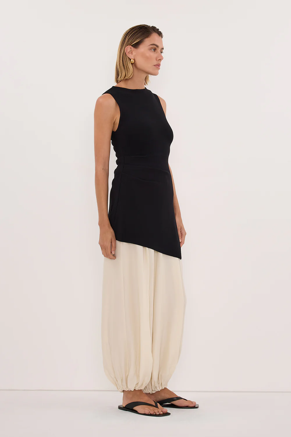 CLEO BLACK SLEEVELESS LONGLINE KNIT TOP  - Image 3