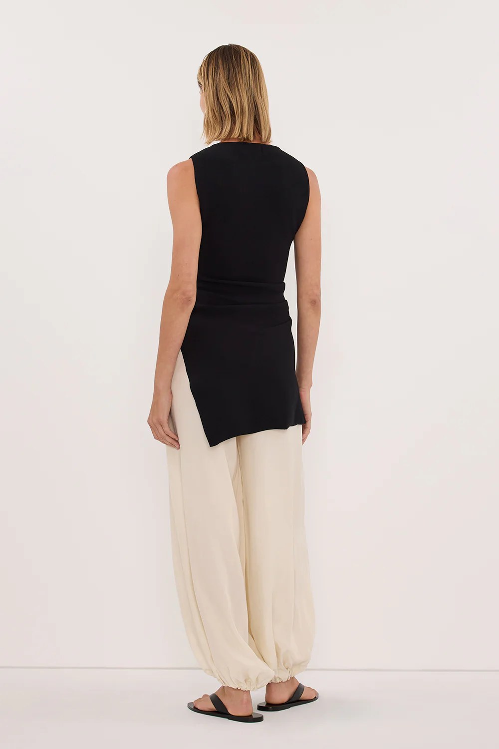 CLEO BLACK SLEEVELESS LONGLINE KNIT TOP  - Image 4