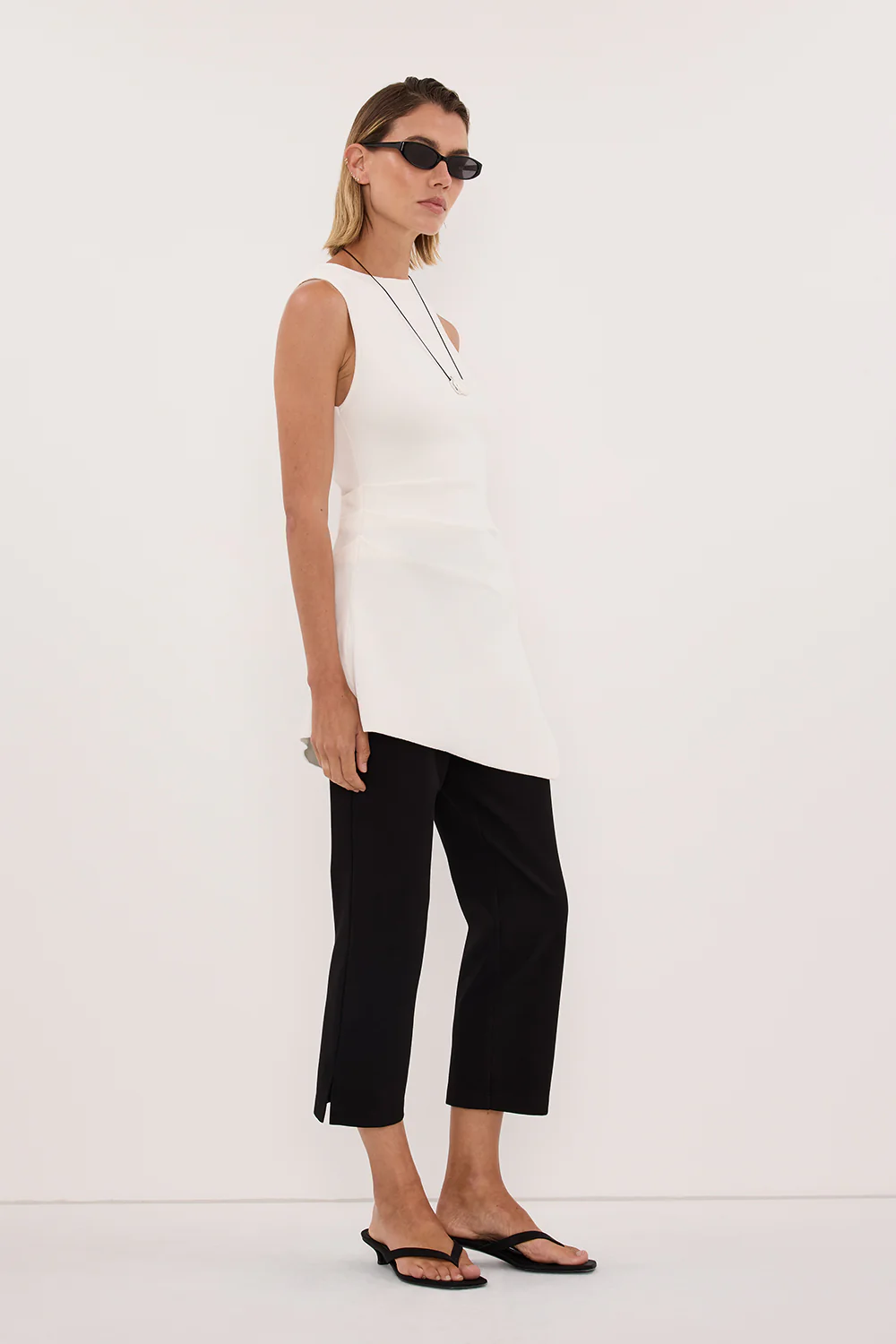 CLEO WHITE SLEEVELESS LONGLINE KNIT TOP  - Image 3