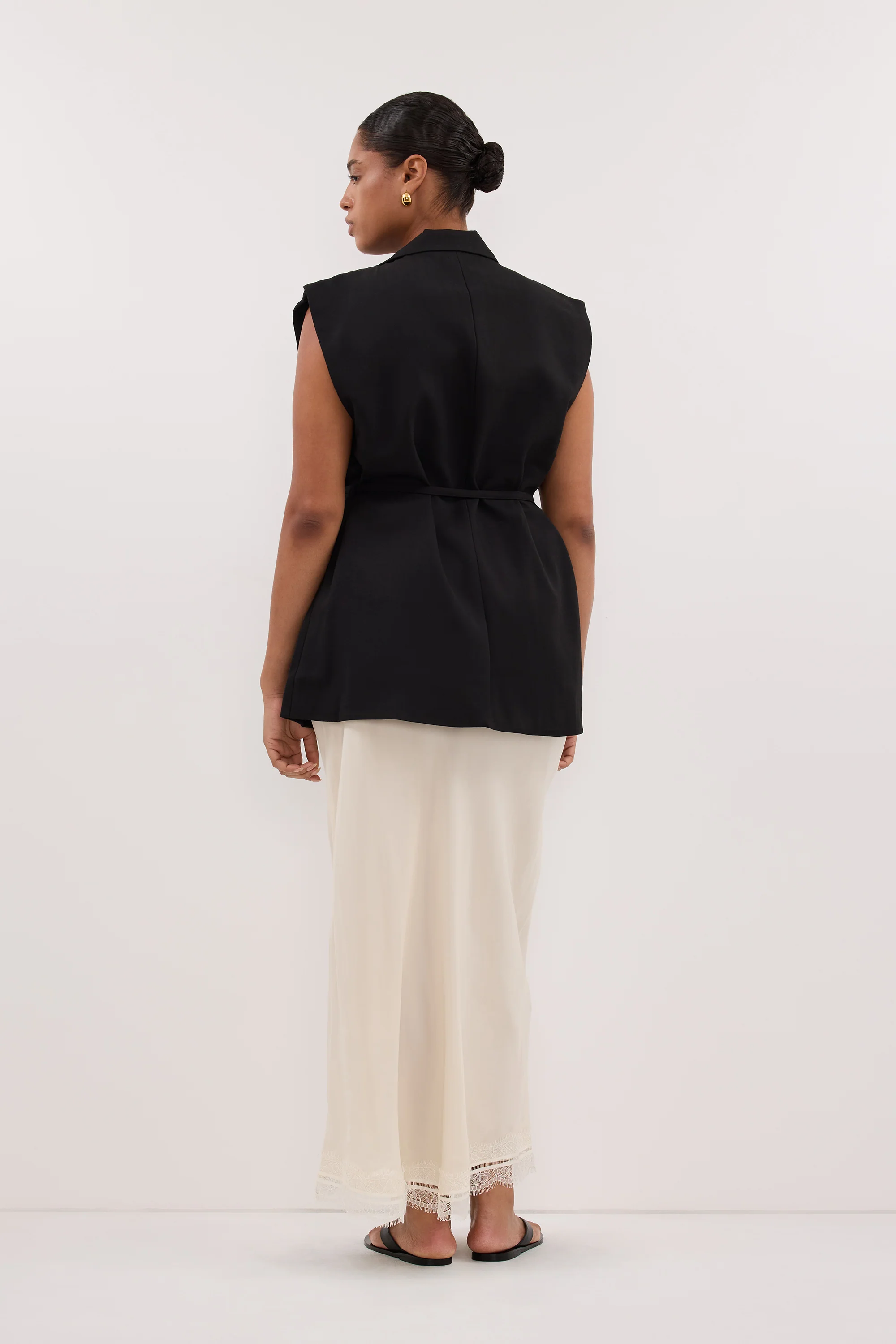 CYRUS BLACK SLEEVELESS WRAP VEST - Image 6