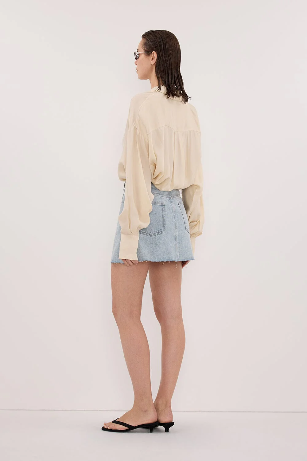 DANA LIGHT RINSE DENIM MINI SKIRT - Image 4