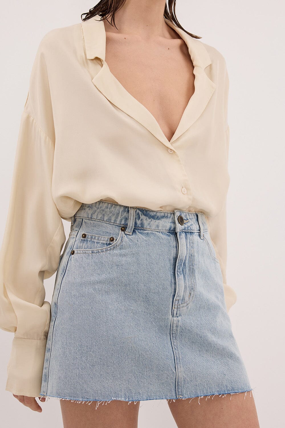DANA LIGHT RINSE DENIM MINI SKIRT - Image 5