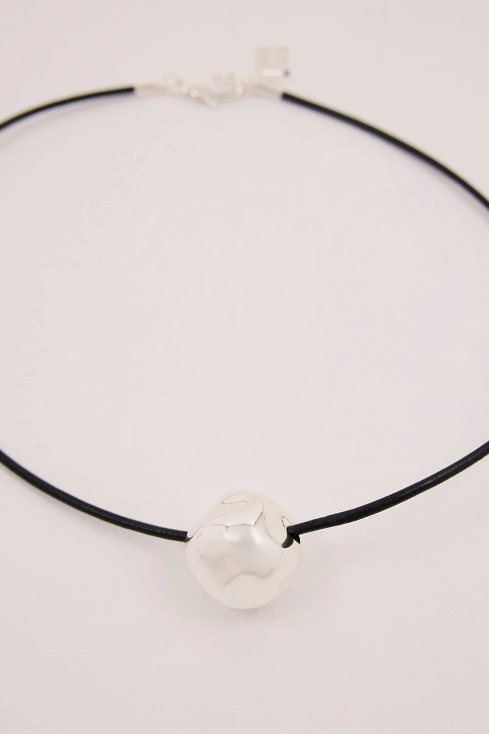F+H SILVER HAMMERED BALL CHOKER - Image 5