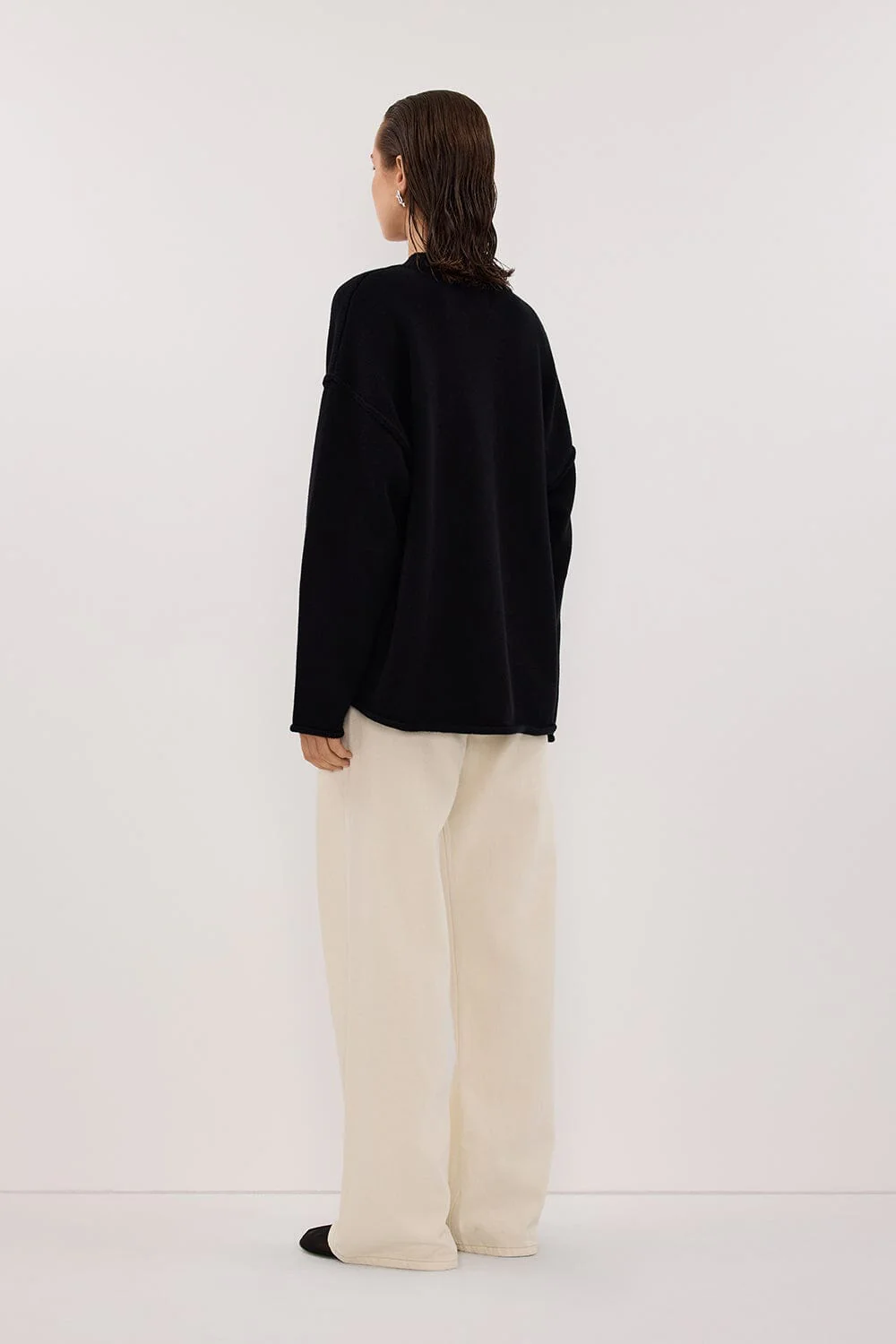 FLINT BLACK V NECK KNIT JUMPER - Image 5