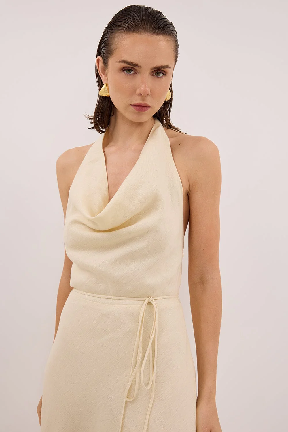 HAYLEE STRAW SLEEVELESS LINEN COWL MIDI DRESS - Image 5
