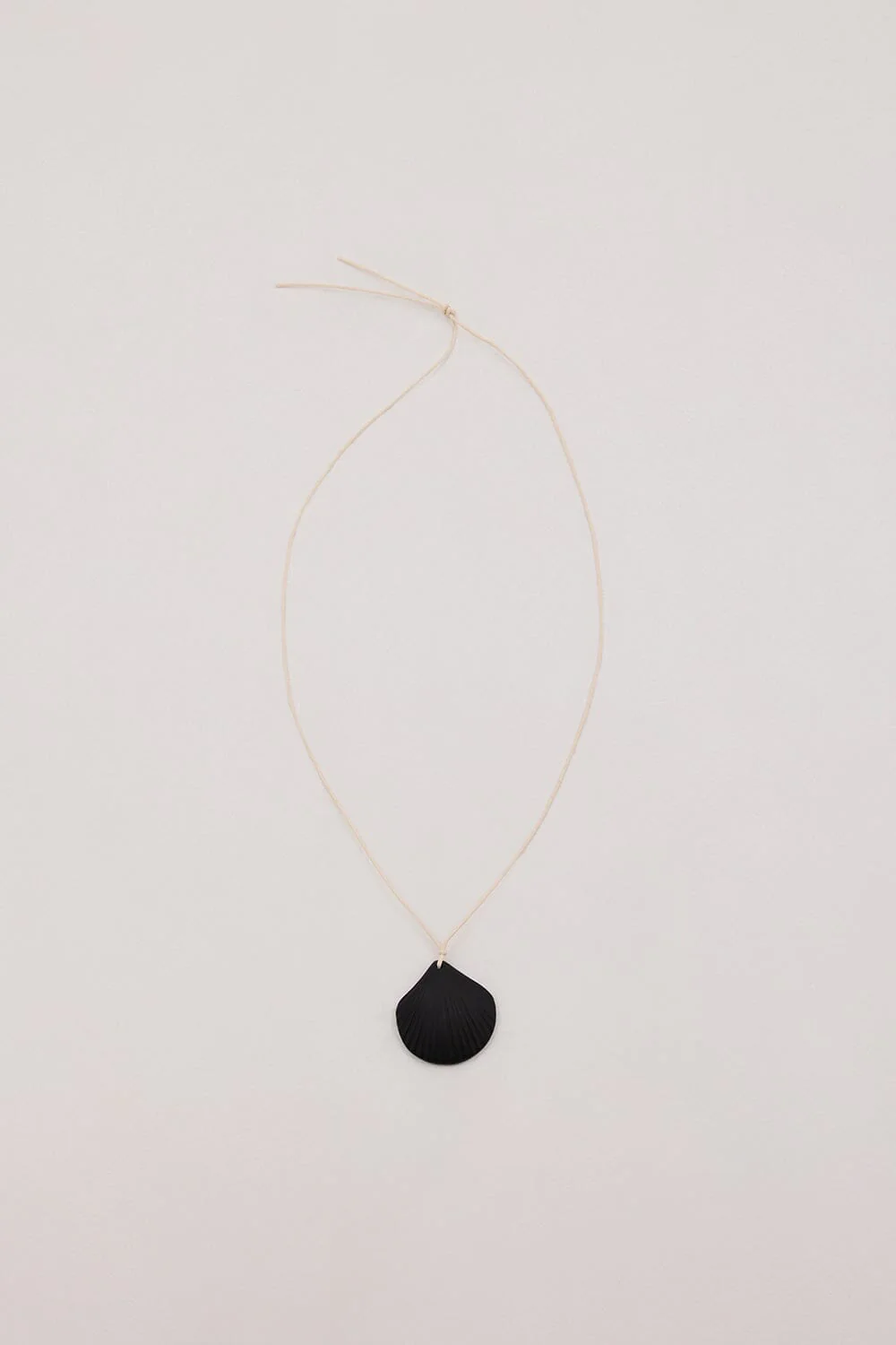 HEAVEN MAYHEM ASTER BLACK NECKLACE