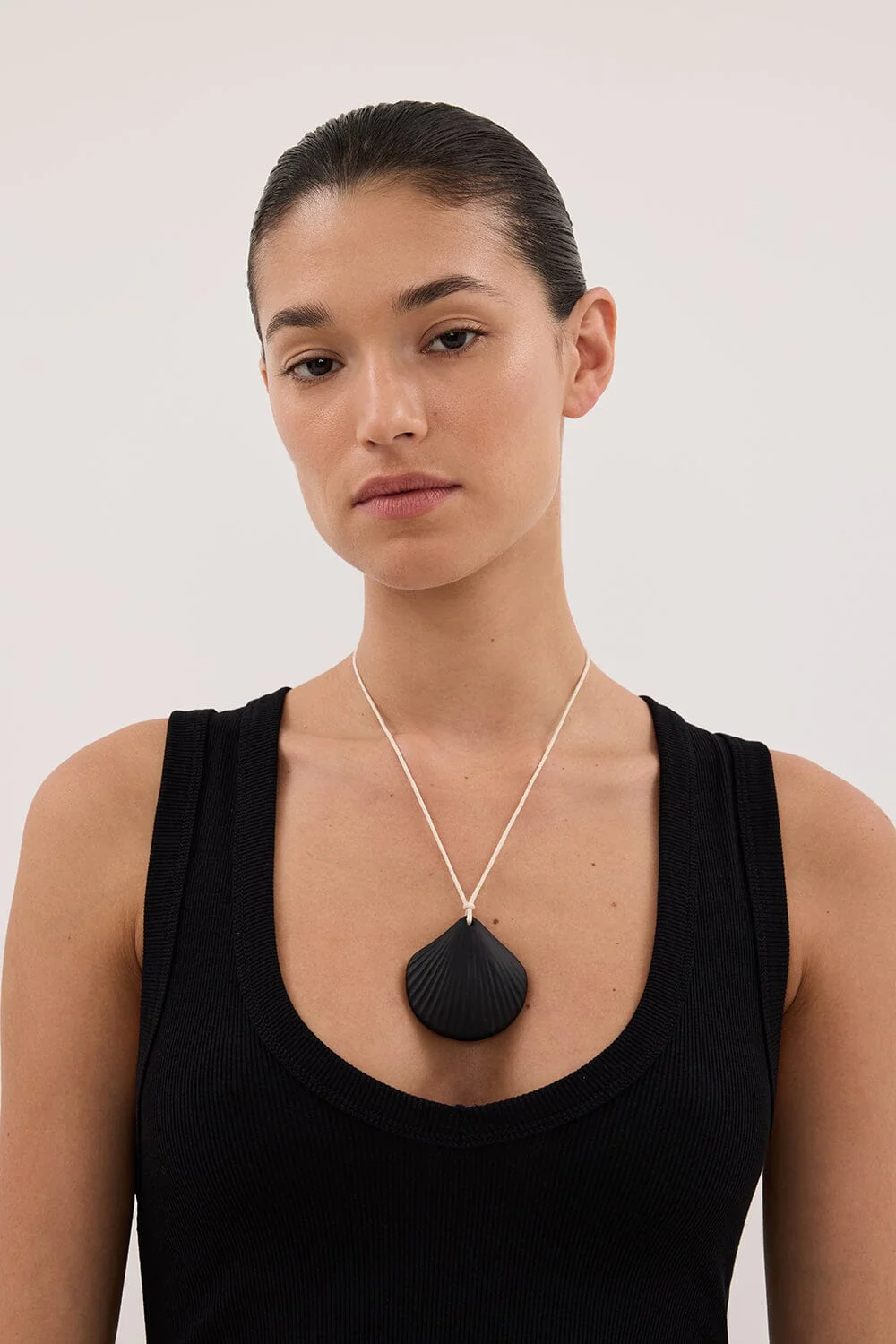 HEAVEN MAYHEM ASTER BLACK NECKLACE - Image 4