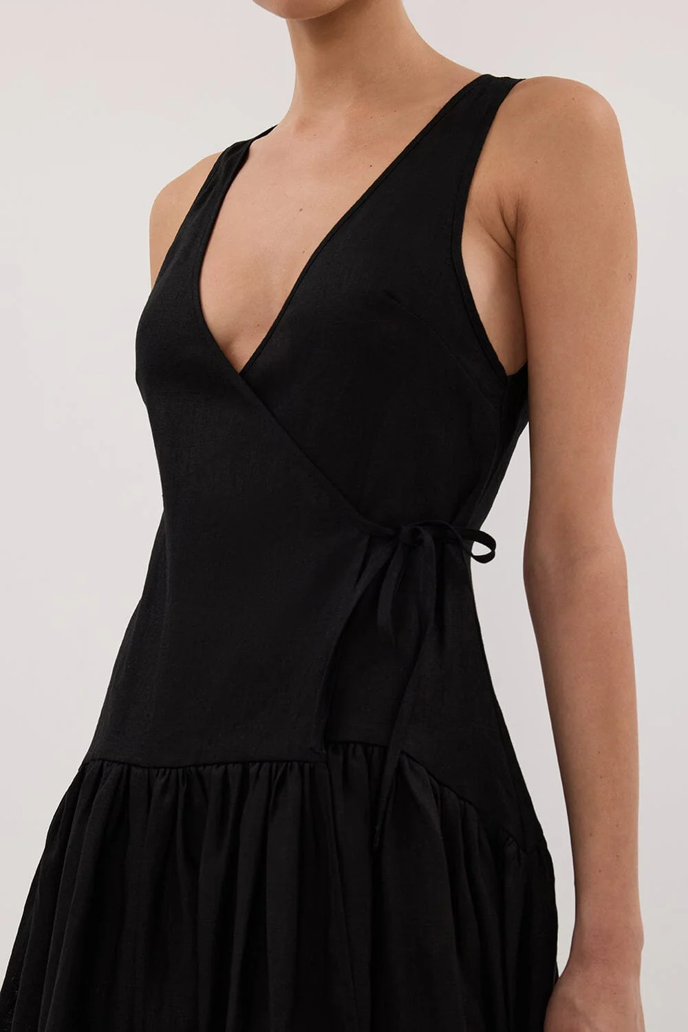 ILIO BLACK SLEEVELESS LINEN WRAP MIDI DRESS - Image 5