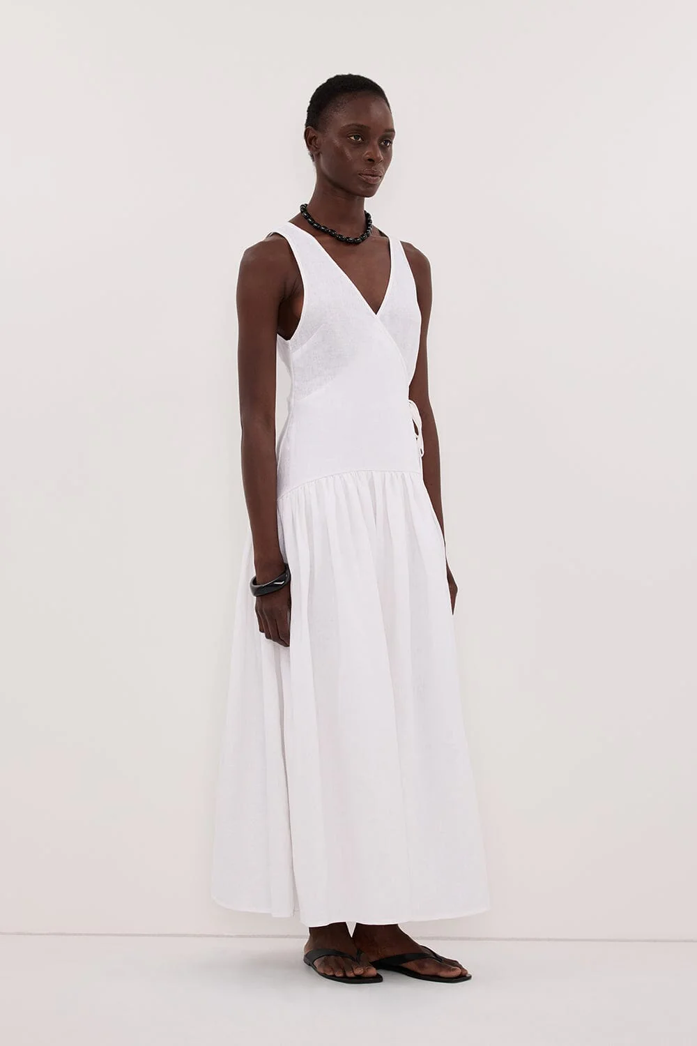 ILIO WHITE SLEEVELESS LINEN WRAP MIDI DRESS - Image 3