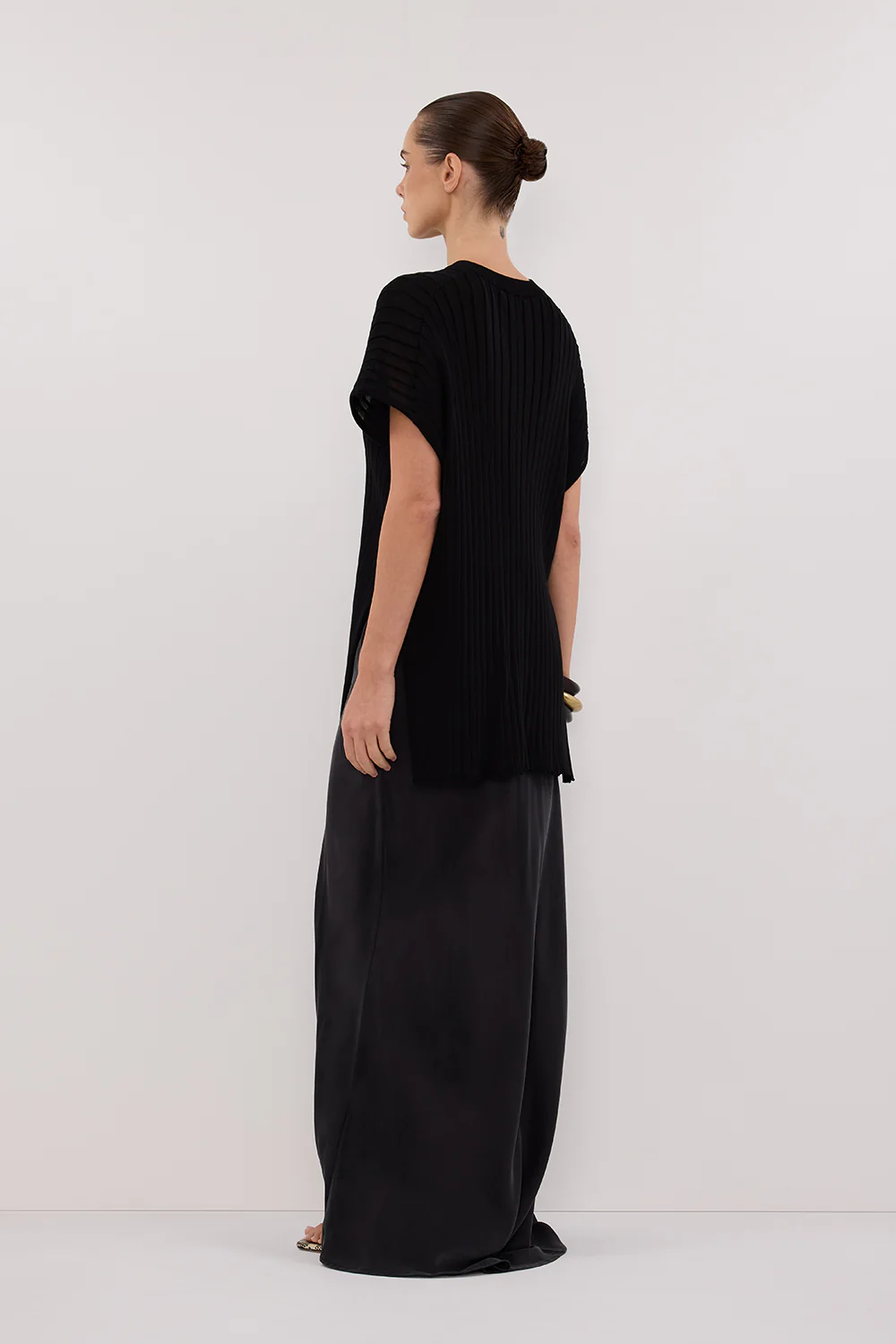 JADE BLACK SLEEVELESS KNIT TOP - Image 4