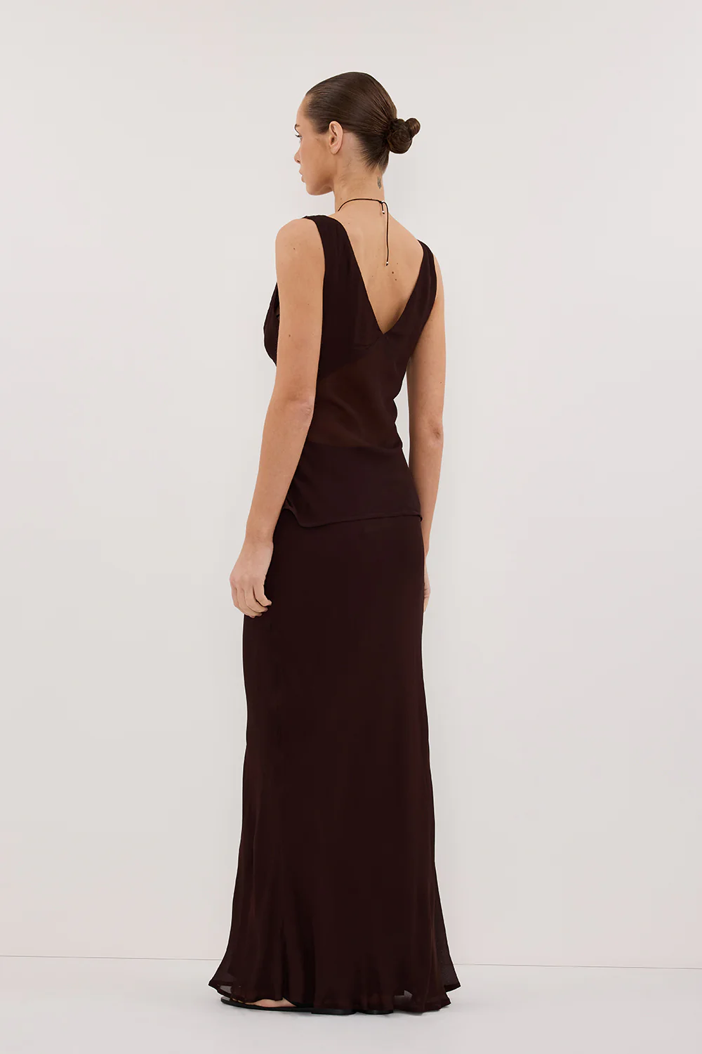 JORJA DARK CHOC SLEEVELESS V NECK TOP - Image 4