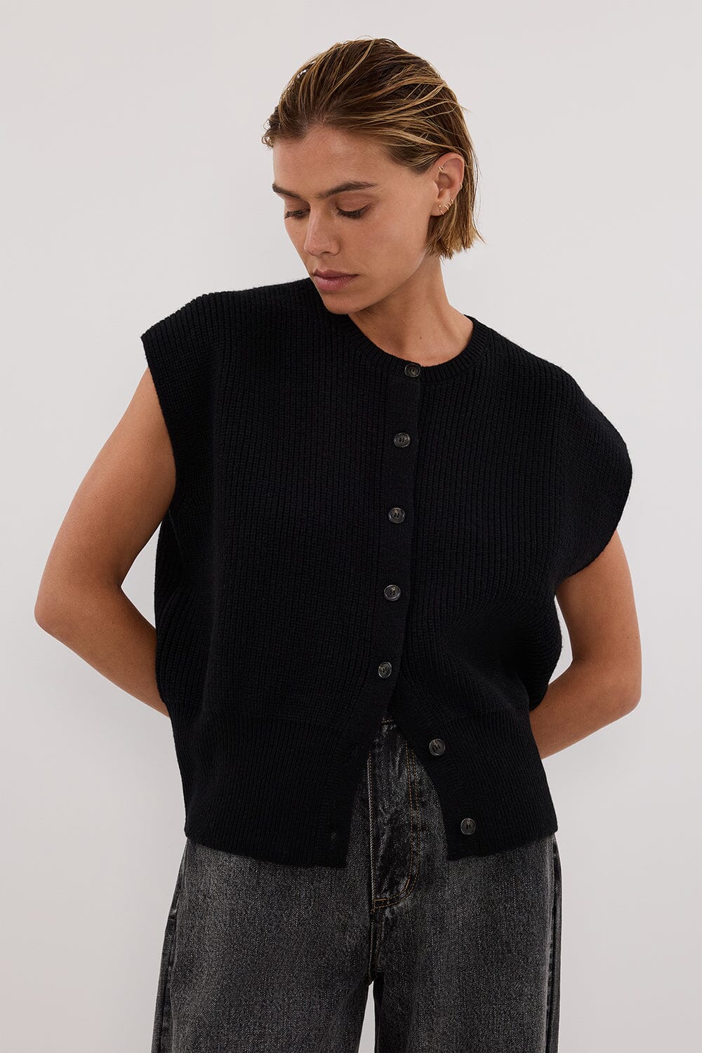 KATE BLACK KNIT VEST - Image 2
