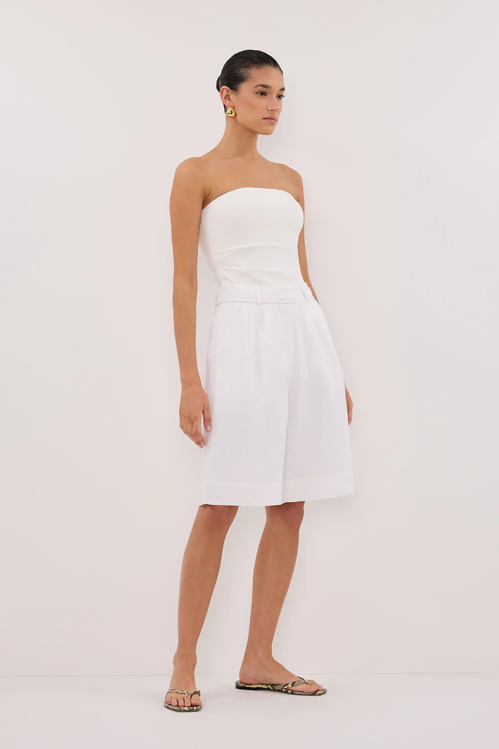 KAYLA WHITE LINEN BERMUDA SHORT - Image 3
