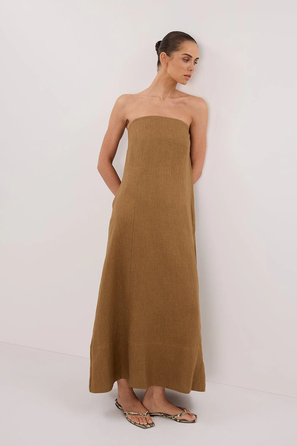 KINSLEY FERN LINEN STRAPLESS MIDI DRESS - Image 6