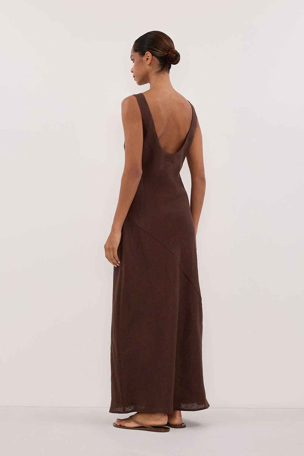 LACY COCOA SLEEVELESS LINEN MIDI DRESS - Image 4