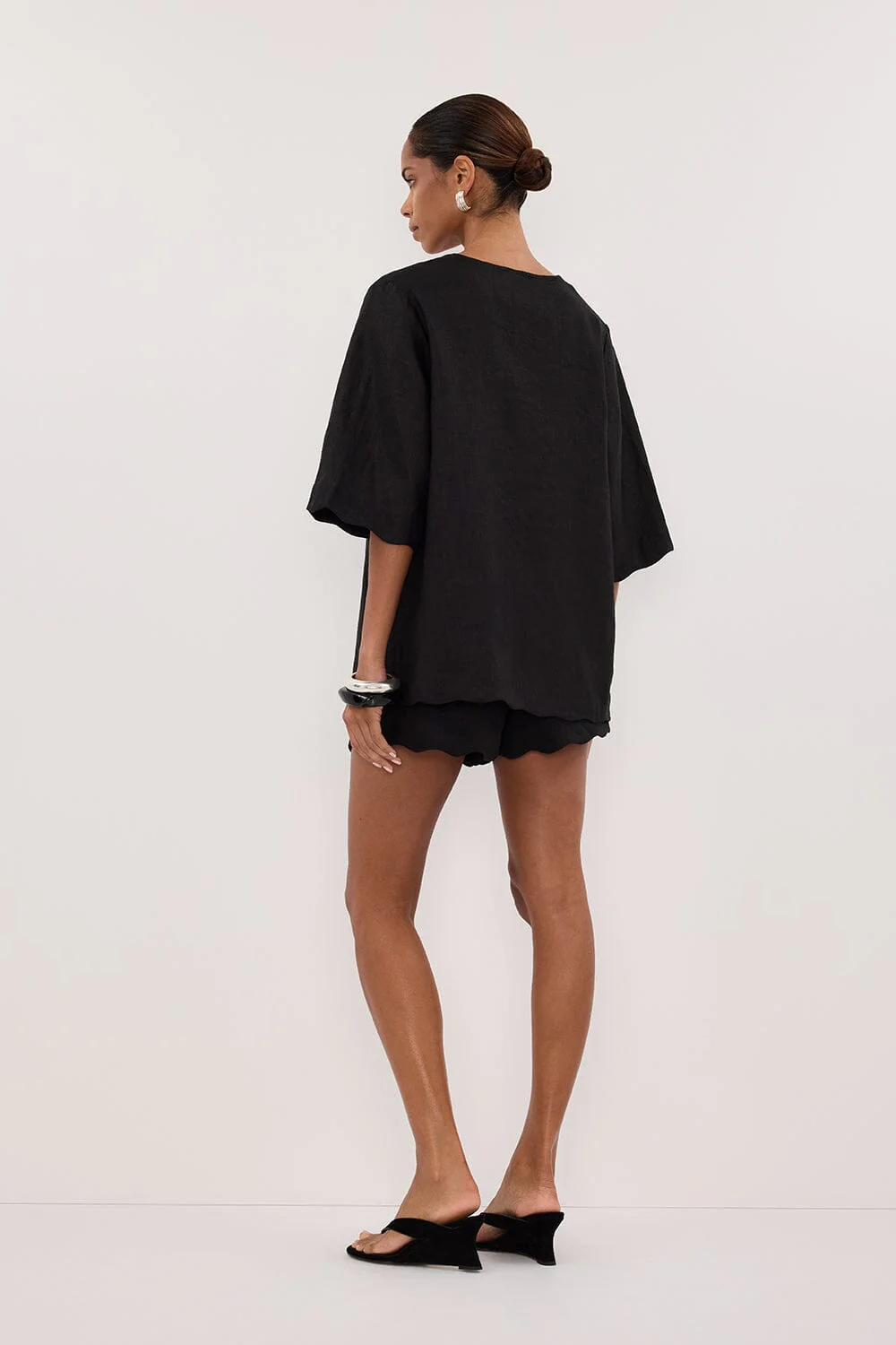 LELA BLACK SHORT SLEEVE LINEN SHIRT - Image 4