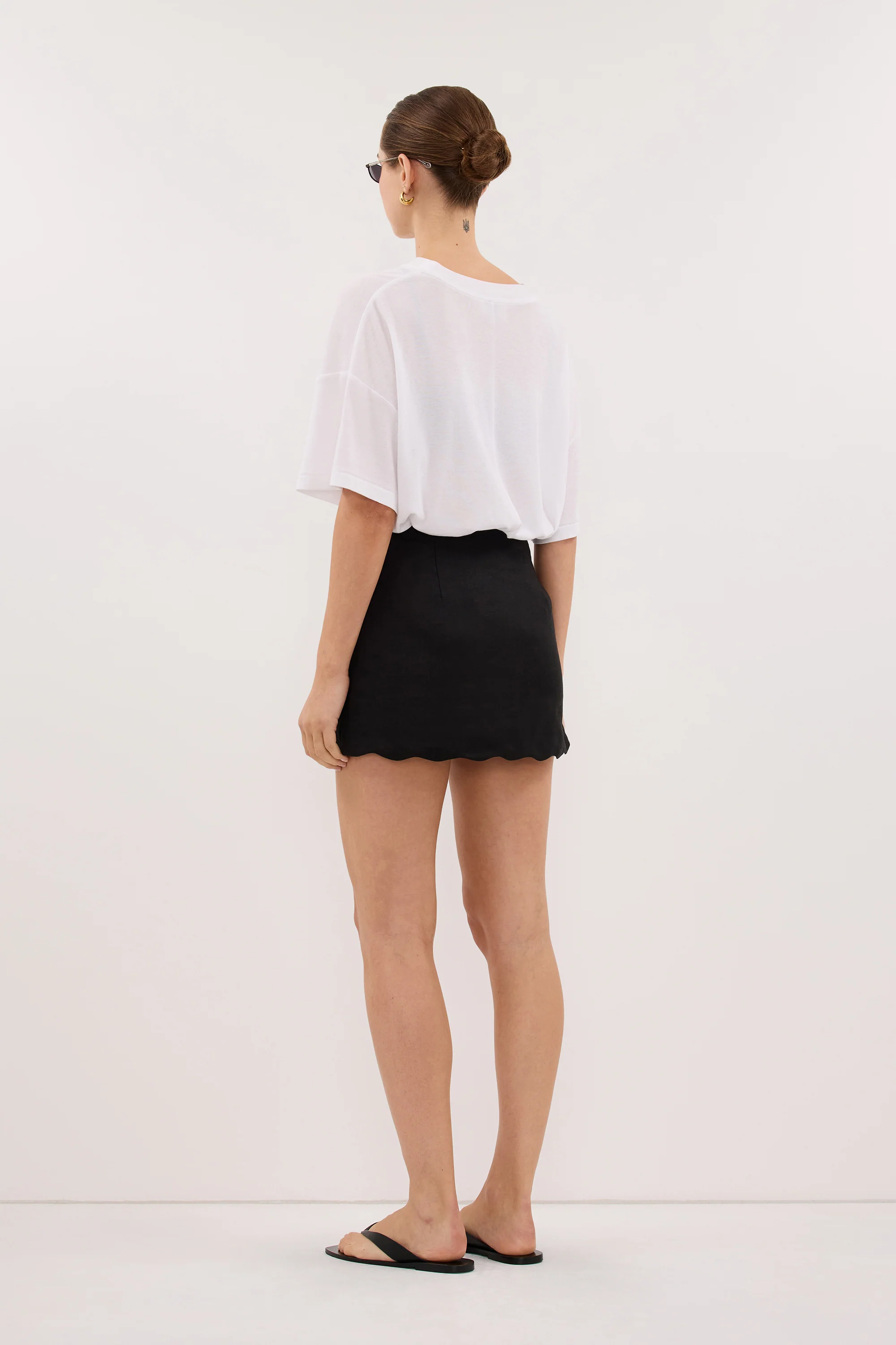 LELA BLACK LINEN SKORT - Image 4
