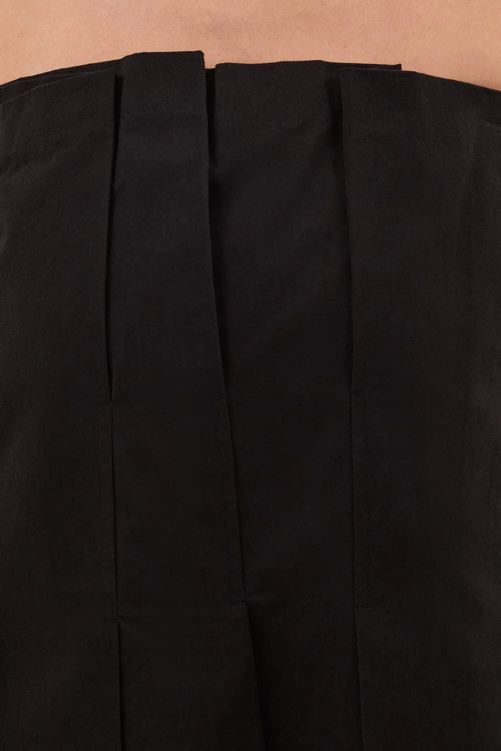 LILLY BLACK PLEATED STRAPLESS TOP - Image 5