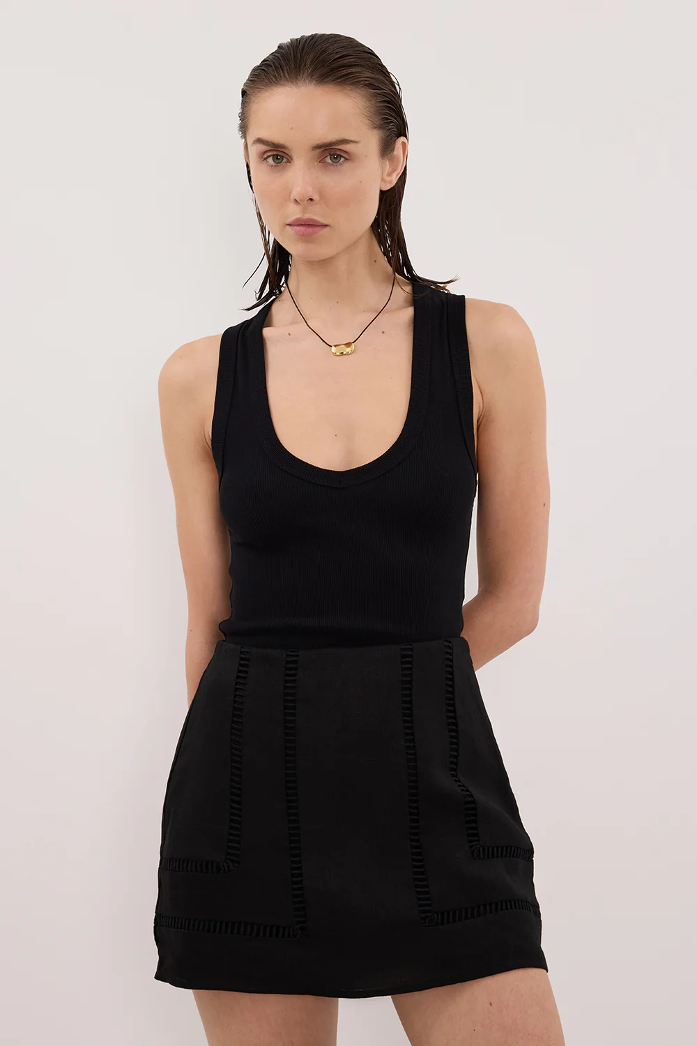 LINDSAY BLACK LINEN SKORT - Image 2