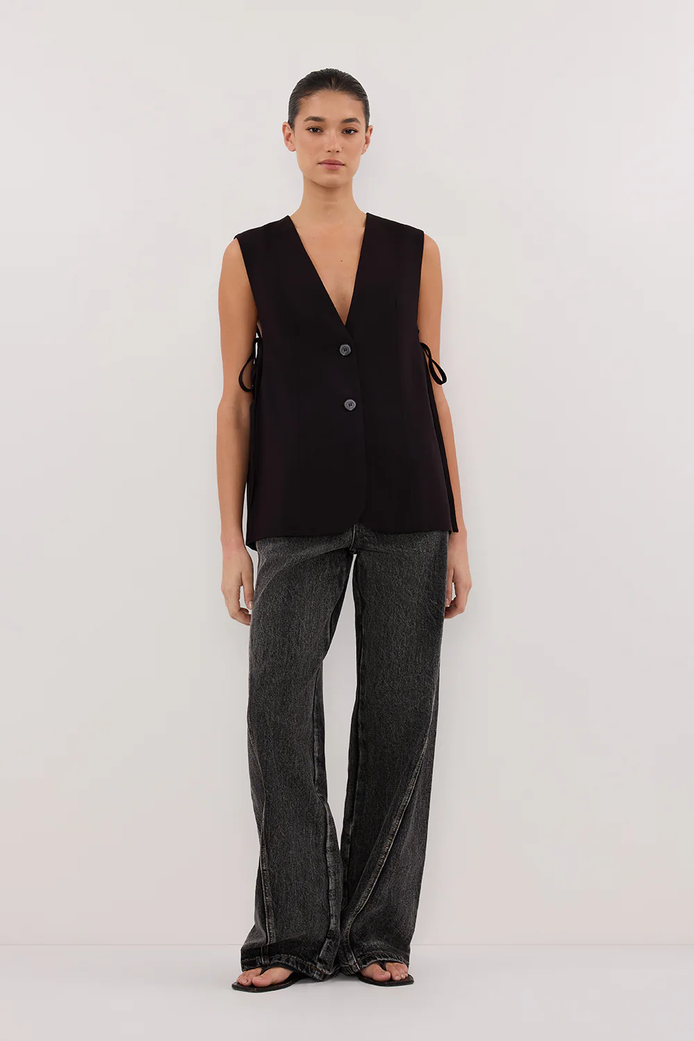 LISE BLACK LOW CUT VEST
