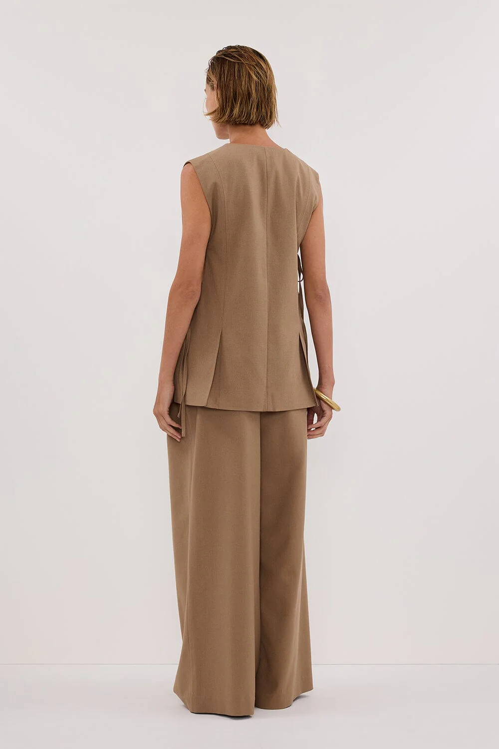 LISE TAN LOW CUT VEST - Image 4