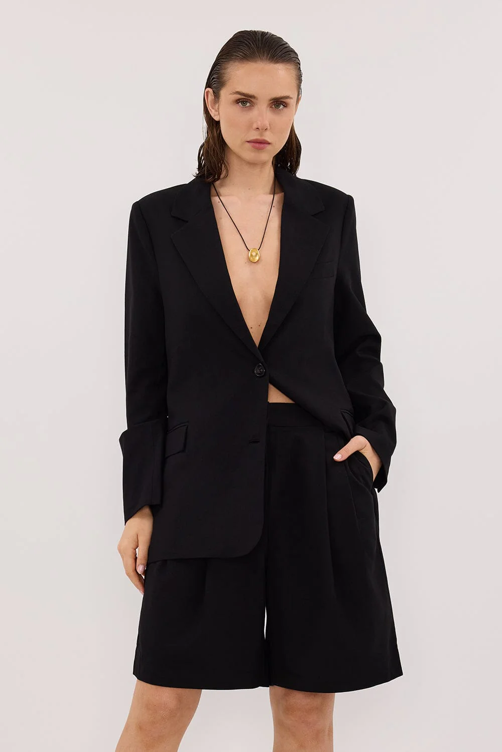 LIZA BLACK TAILORED BERMUDA SHORT - Image 3