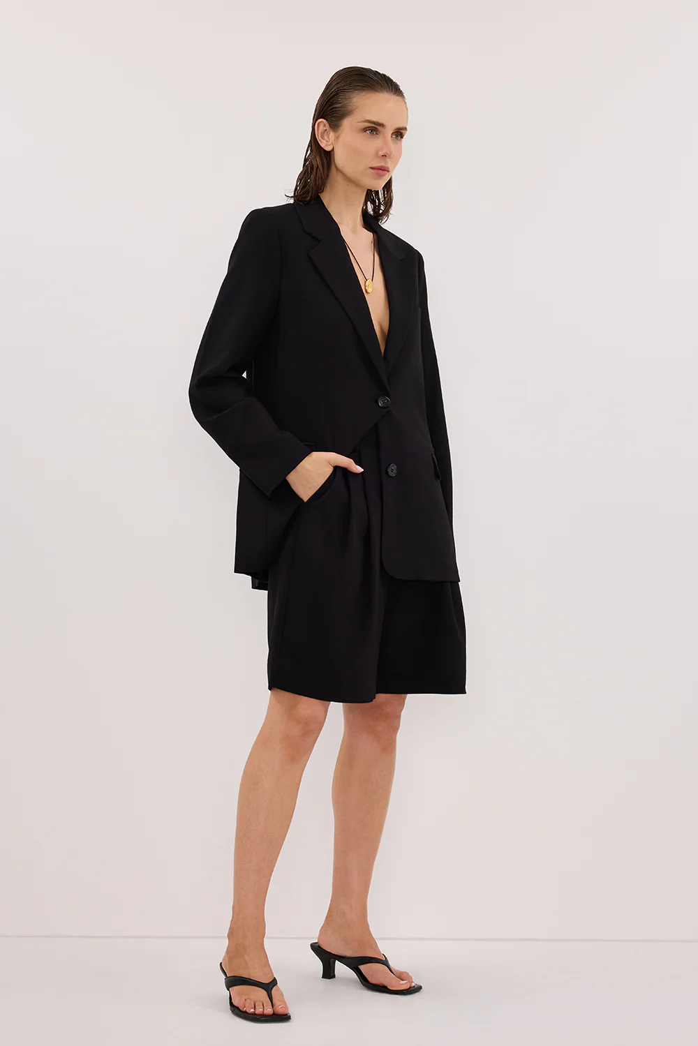 LIZA BLACK TAILORED BERMUDA SHORT - Image 4