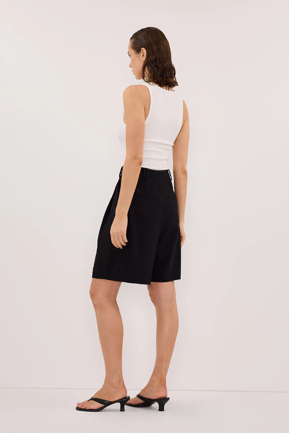 LIZA BLACK TAILORED BERMUDA SHORT - Image 5
