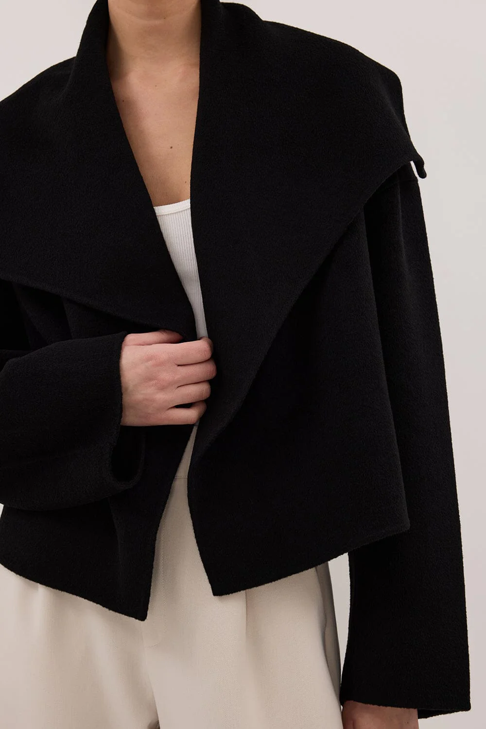 LUCIA BLACK CROPPED WOOL BLEND TRENCH COAT - Image 5