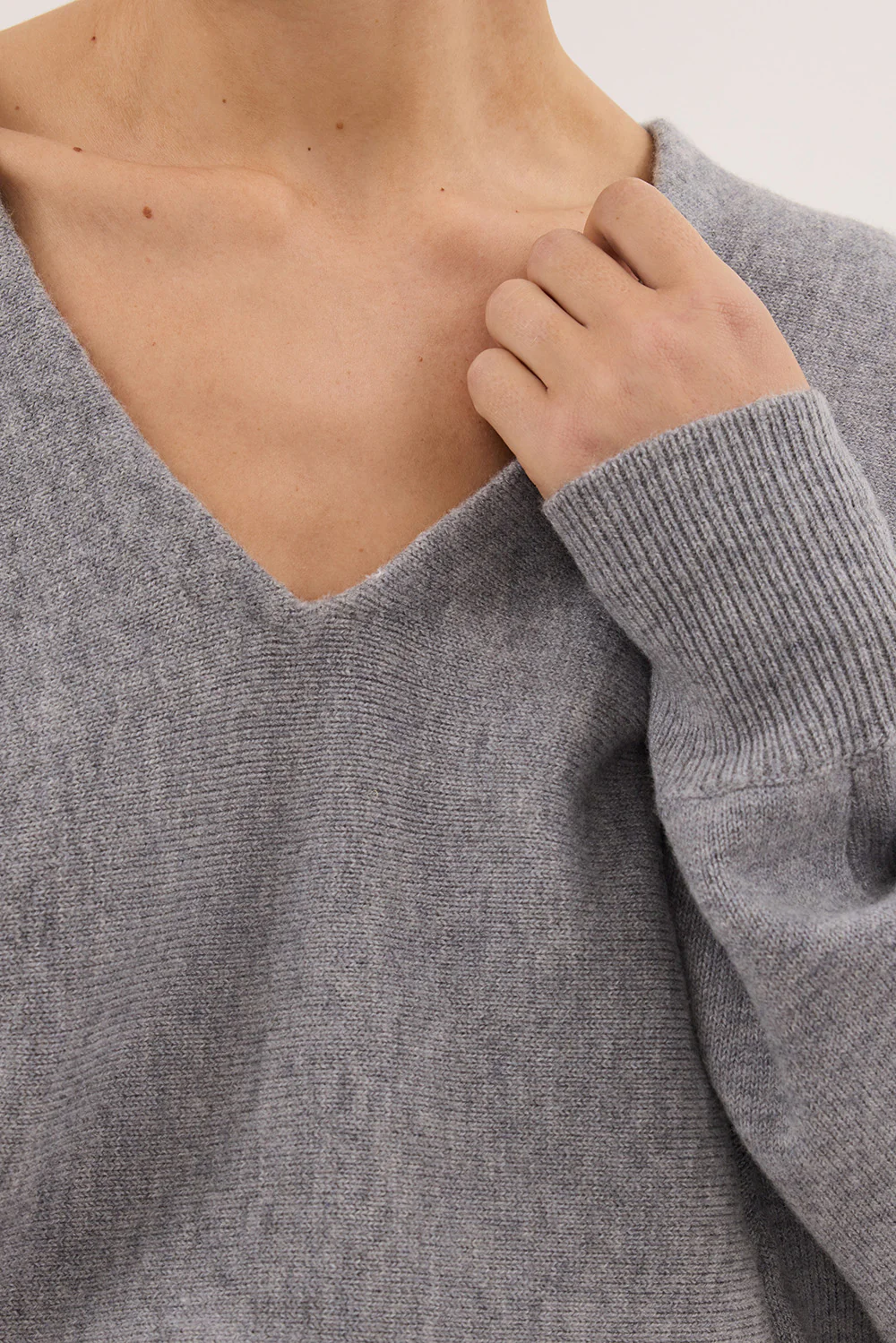 LUMI GREY MARLE V NECK MERINO KNIT JUMPER - Image 5