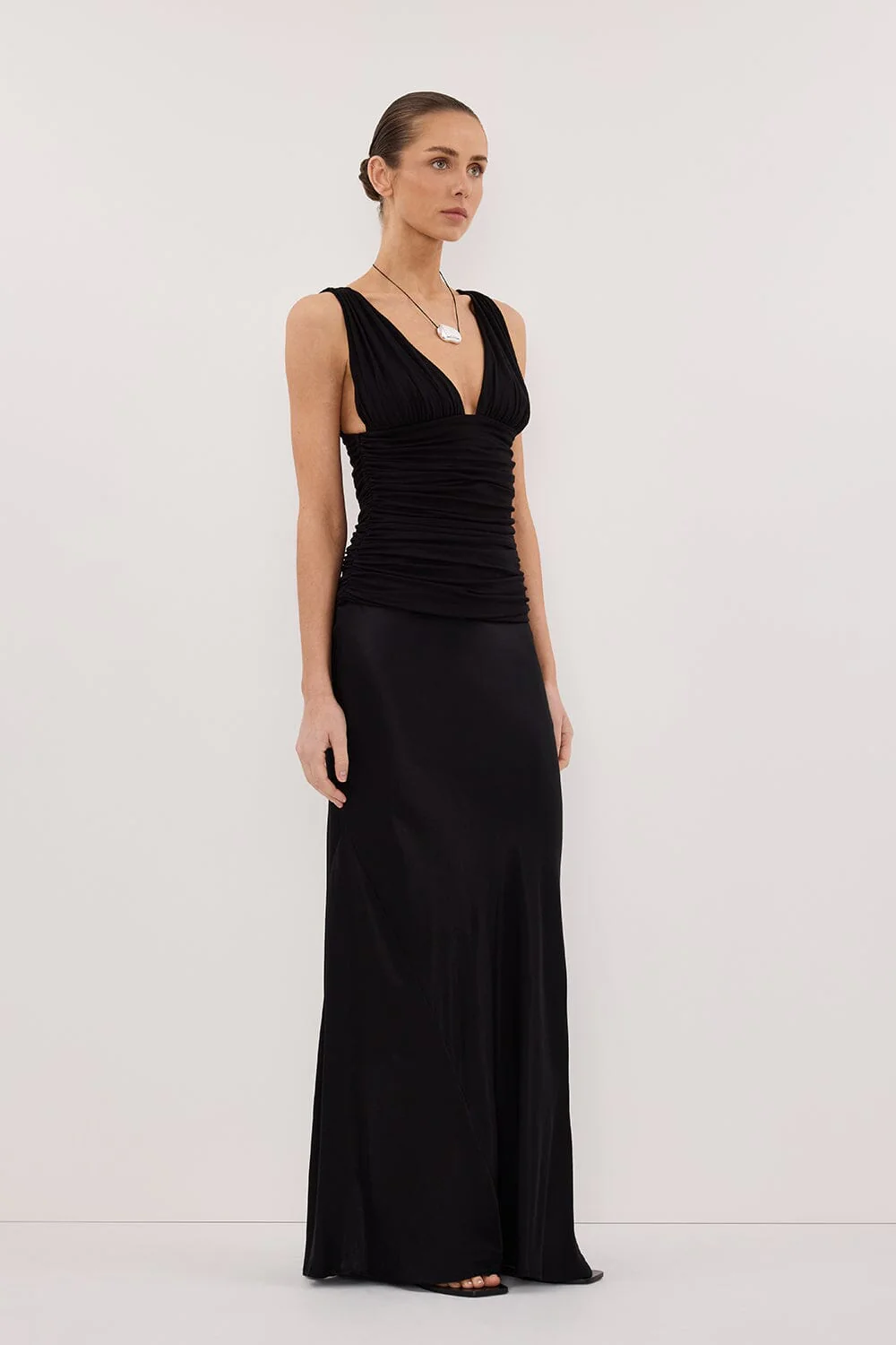 MAGNOLIA BLACK SLEEVELESS RUCHED TOP - Image 3