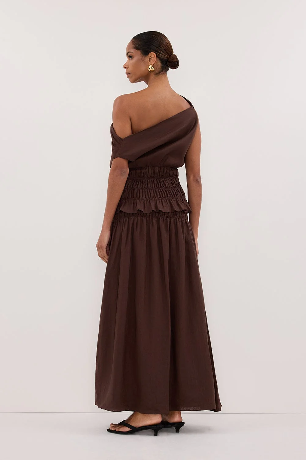 MAIA COCOA LINEN SHIRRED MIDI SKIRT - Image 4