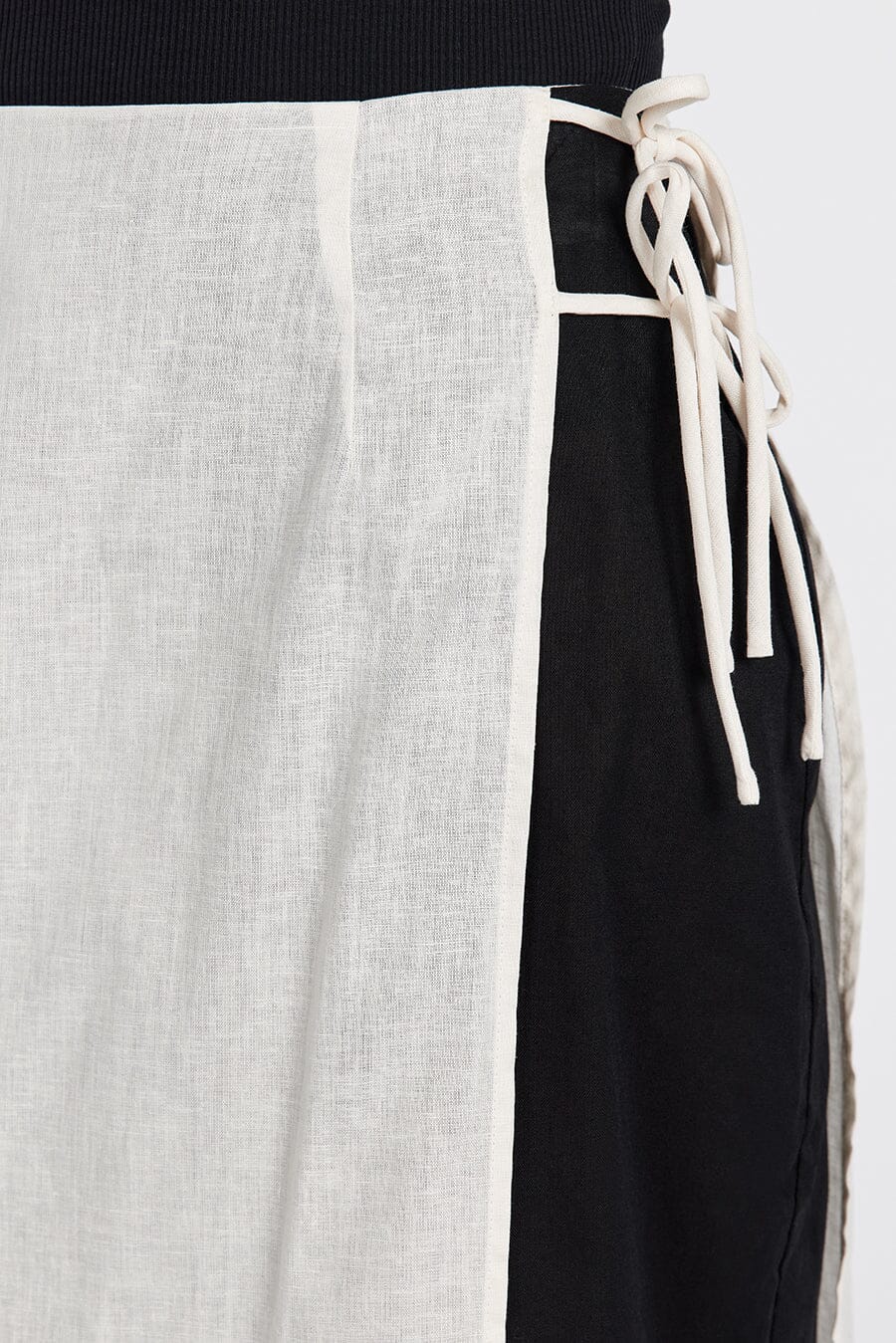 MEGAN CREAM/BLACK WRAP SKIRT - Image 5