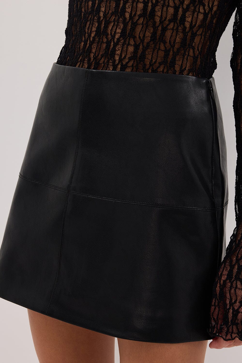 MONTY BLACK FAUX LEATHER MINI SKIRT - Image 5